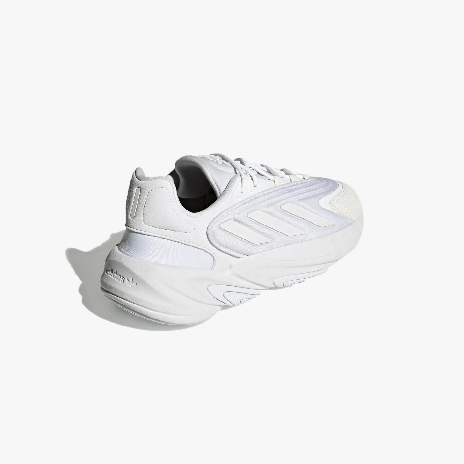 Adidas Originals | OZELIA  { CRYSTAL WHITE / CLOUD WHITE