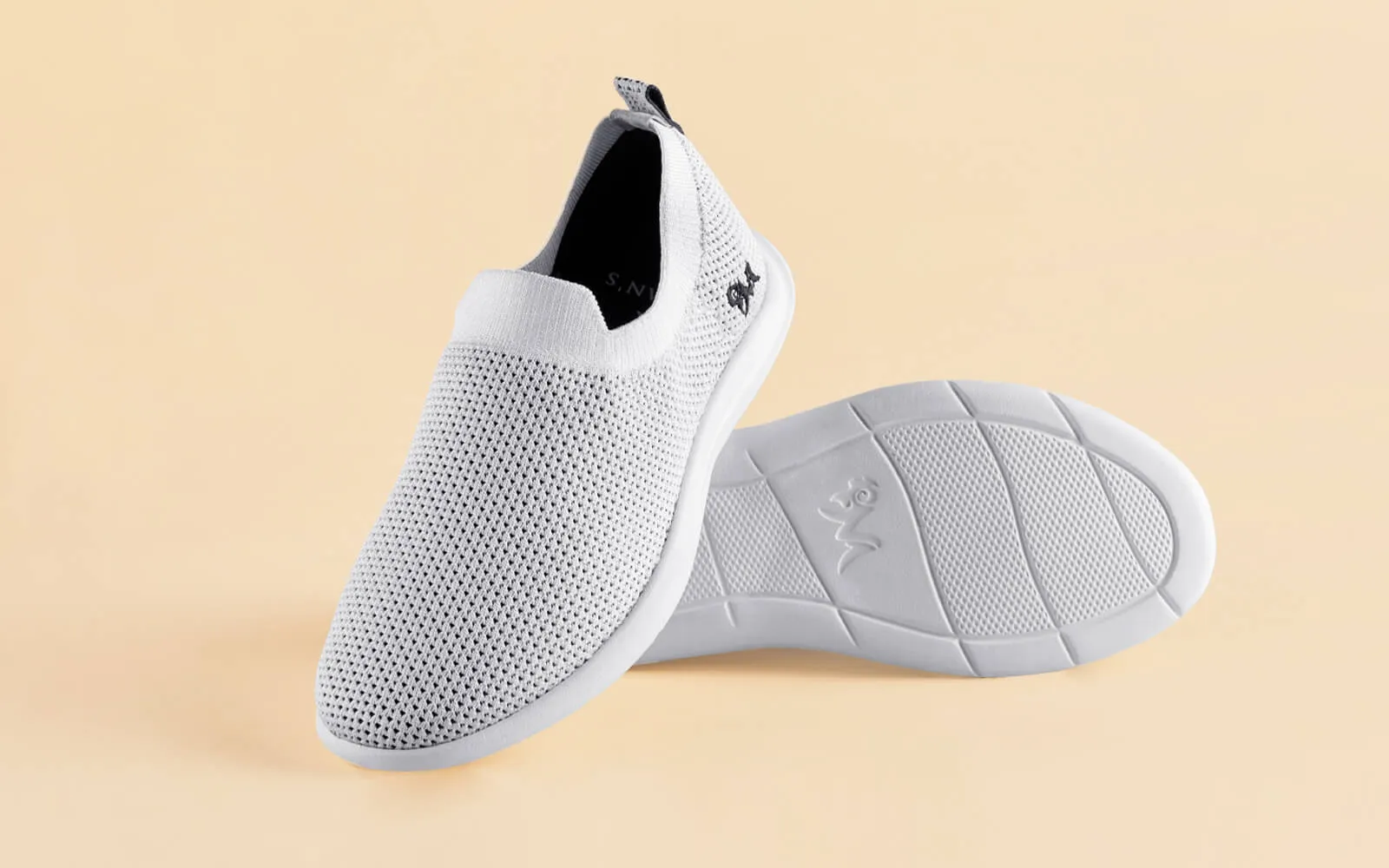 Spotlight Slip Ons : Brilliant White